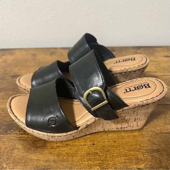 Born Woman's Black Leather Wedge Sandal EUC Size 9 - Picture 1 of 8